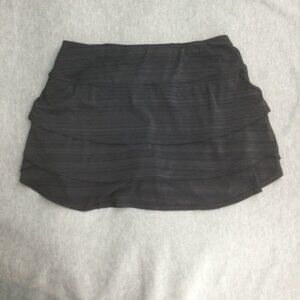 Athleta Swagger Skort Womens Small Black Grey Stripe Golf Tennis Tiered Stretch